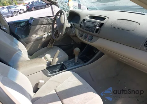 2002 Toyota Camry Le z USA, uszkodzony, nr VIN 4T1BE32K42U069839